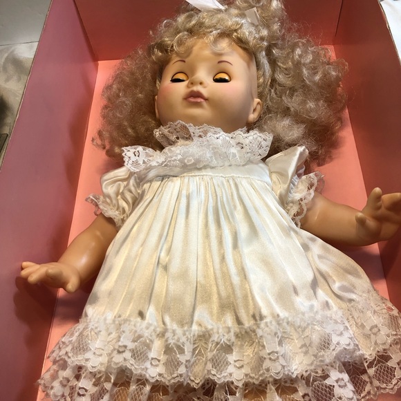 Vintage Satin ‘n Lace 18” Doll Eugene Doll Co. 1991 - Picture 4 of 12